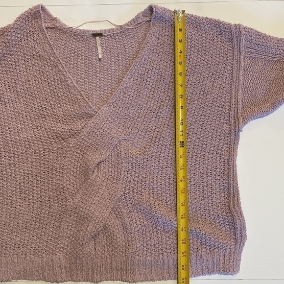 Free People Light Purple Coco V-neck sweater Size Large - Picture 12 of 13